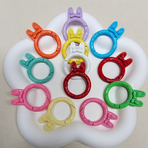 Rabbit ears round keyring